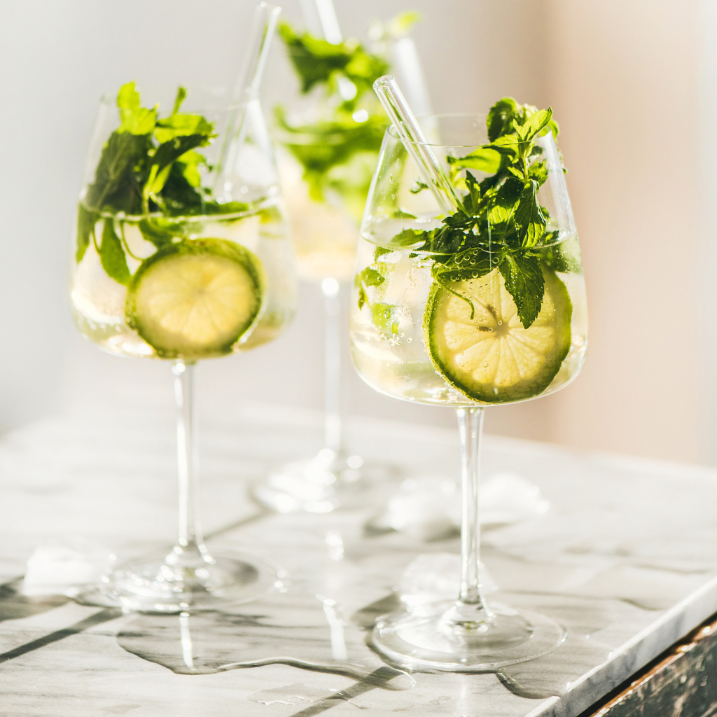 Read more about the article Budburst Elderflower Gin Spritz