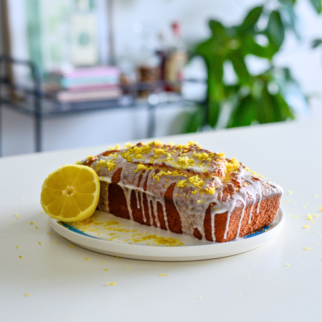 Read more about the article Lemon Gin Drizzle Cake