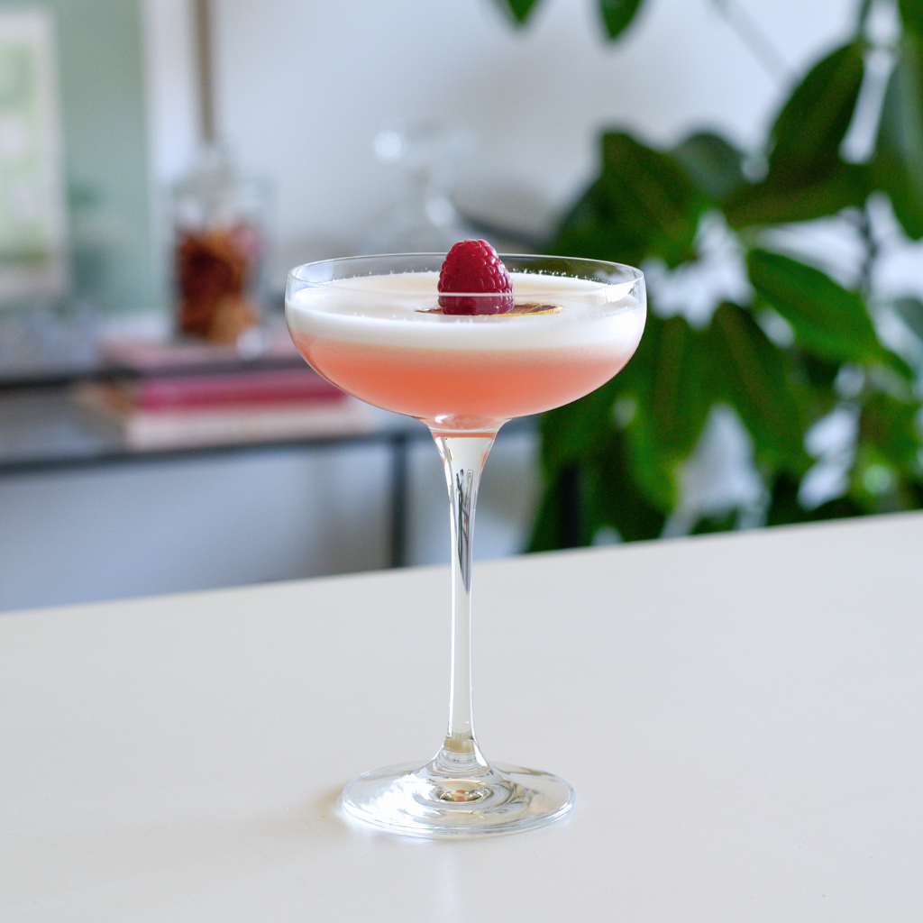 Read more about the article Gin Raspberry Lemon Sour