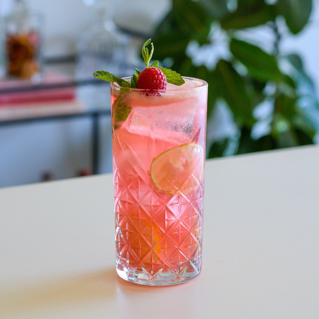 Read more about the article Gin Raspberry Lemonade Cocktail